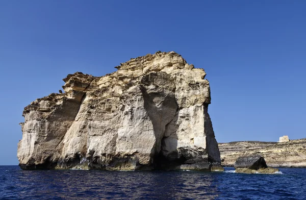 Malta, gozo island, dwejra bay, gamla saracin tower — Stockfoto