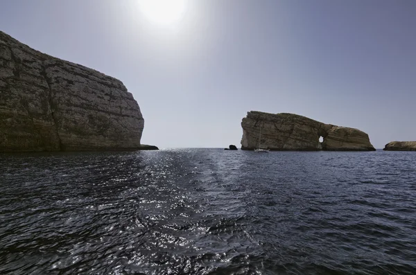 Malta, Gozo Island, view of the rocky coastline of the island — Stock Photo, Image