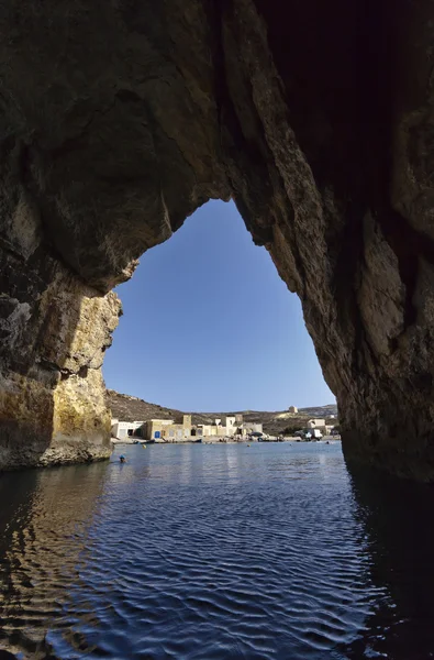 Malta, Isola di Gozo, entrando nella laguna interna di Dwejra — Foto Stock