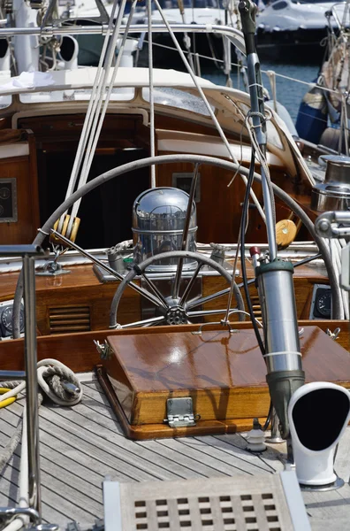 stock image Italy, Tuscany, the steering-wheel of an old wooden sailing