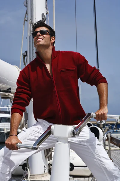 Italy, Tuscany, young sailor using a whinch on a sailing boat — Stock Photo, Image
