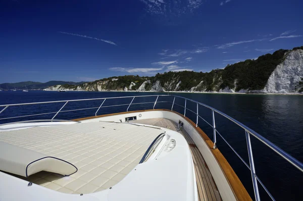 Itálie, Toskánsko, ostrov elba, pohled od luxusní jachty — Stock fotografie