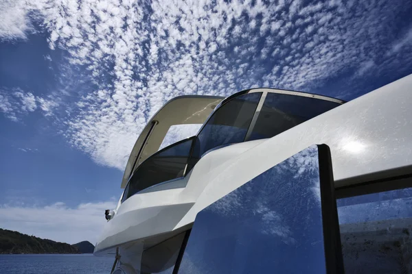 Italy, Tuscany, Elba Island, luxury yacht Azimut 75', flybridge — Stock Photo, Image