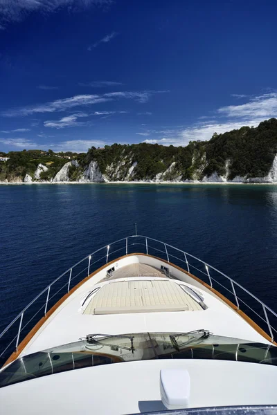 Italia, Toscana, Isla Elba, vista de la costa desde un yate de lujo —  Fotos de Stock