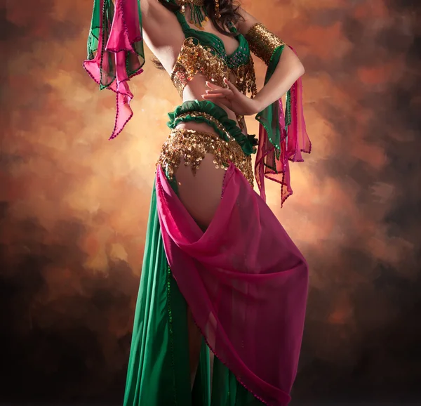 美丽的异国风情肚皮舞者的女人 — 图库照片