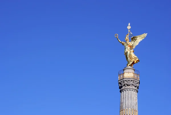Statua der SiegessLiguule - colonna della vittoria di Berlino (copiare lo spazio a sinistra ) — Foto Stock