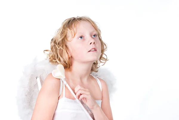 Симпатична дівчина-підліток робить бажання, як ангел ізольований на білому — стокове фото