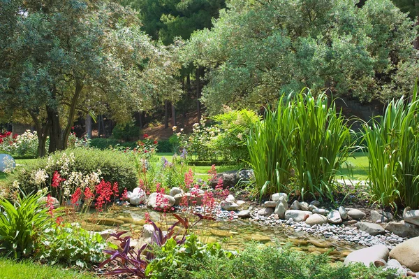 Мирная сцена в саду Стоковая Картинка