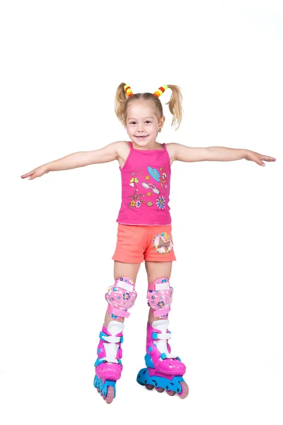 Симпатичні роликові ковзани маленька дівчинка ізольована на білому тлі — стокове фото