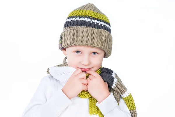 Beyaz arka plan üzerinde izole kış kıyafeti giymiş küçük çocuk — Stok fotoğraf