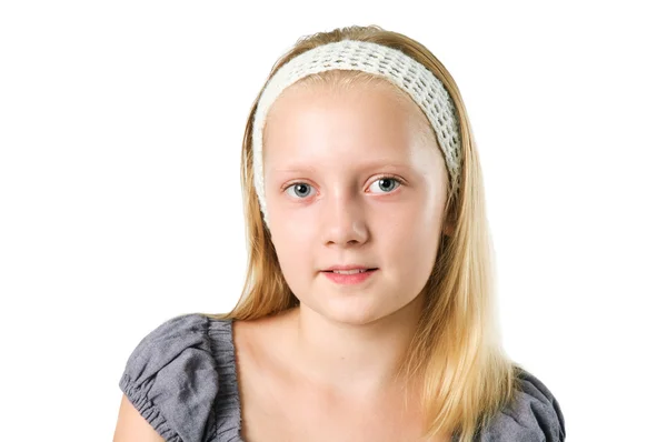 Rosto sorridente de menina adolescente isolado no fundo branco — Fotografia de Stock