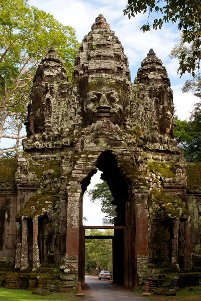 Brána do angkor thom. Angkor, Kambodža — Stock fotografie