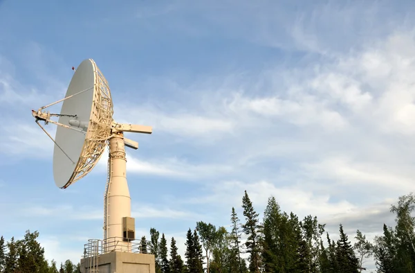 Anteny satelitarnej łączności — Zdjęcie stockowe