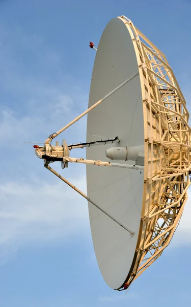 Plat de télécommunications par satellite — Photo