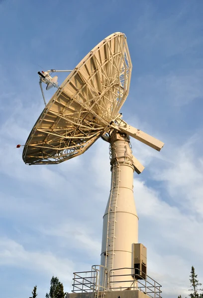 Δορυφορική κεραία επικοινωνιών — Φωτογραφία Αρχείου
