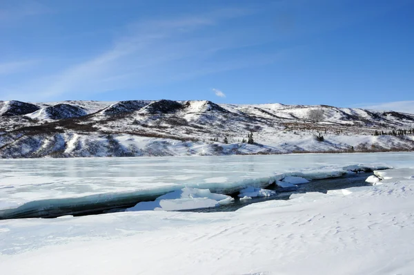 アラスカのデルタ川の氷を破る — ストック写真