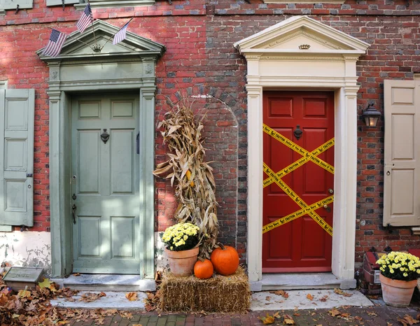 Historische philadelphia huizen op halloween Stockafbeelding