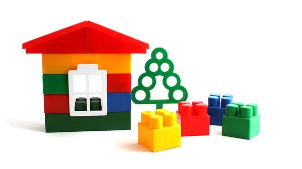おもちゃのブロックで構成されている家 — ストック写真