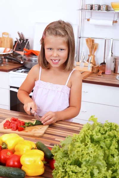 Chica en la cocina —  Fotos de Stock
