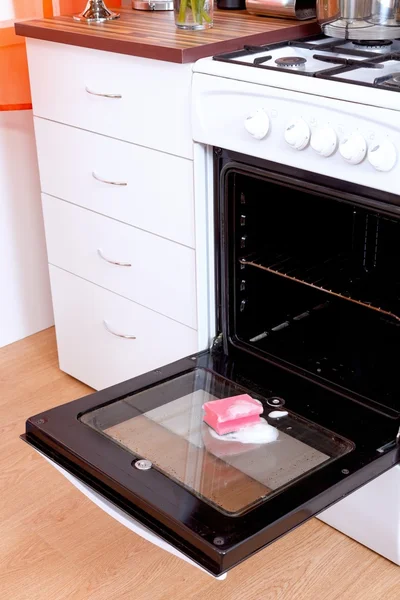 Dirty oven with sponge — Stock Photo, Image