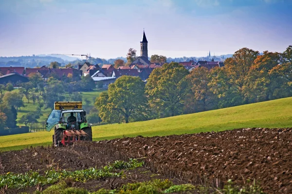 Landbouw machine met ploeg — Stockfoto