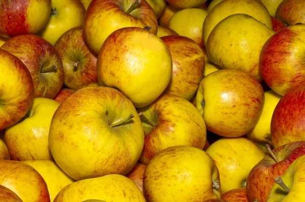 Apples at a street sale — Stock Photo, Image