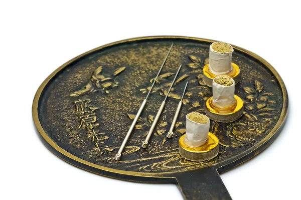 Agulha de acupuntura com cones de moxa — Fotografia de Stock