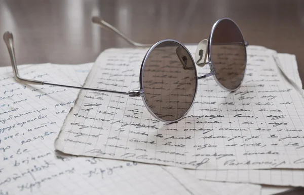 眼镜的旧信 — 图库照片