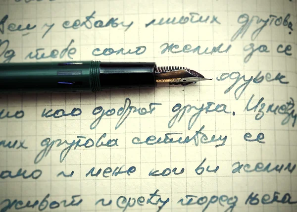 Gamla brev och fontän penna — Stockfoto