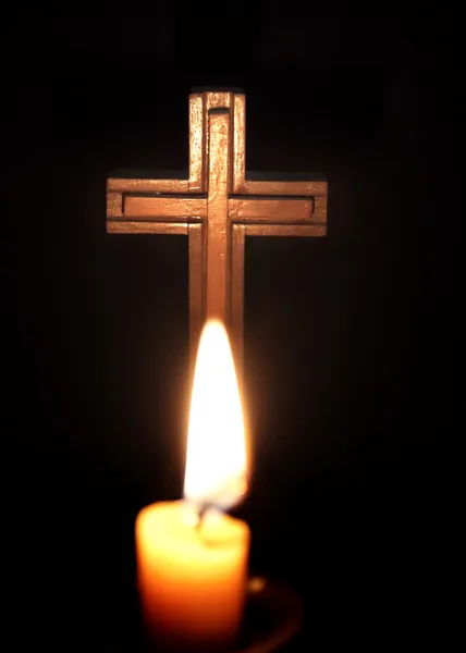 十字架とキャンドル — ストック写真