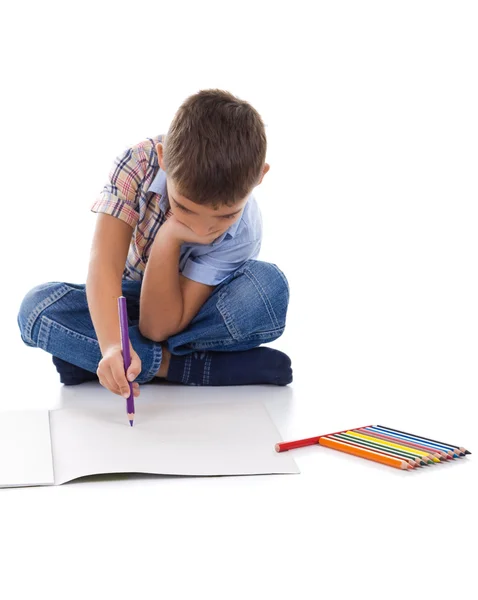 Bedårande liten pojke ritning — Stockfoto