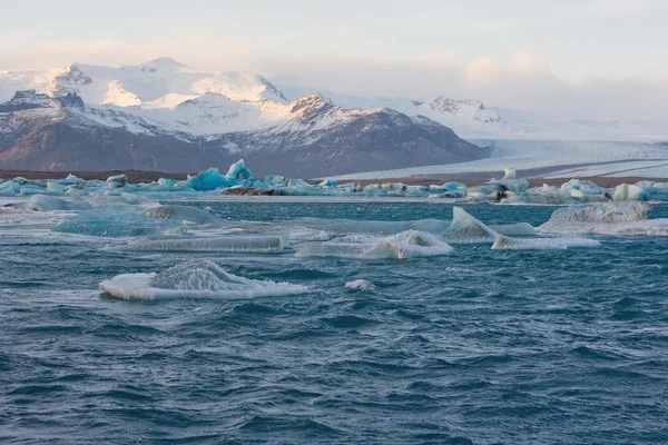 Jokulsarlon ijsbergen, IJsland — Stockfoto
