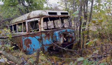 eski paslı otobüs