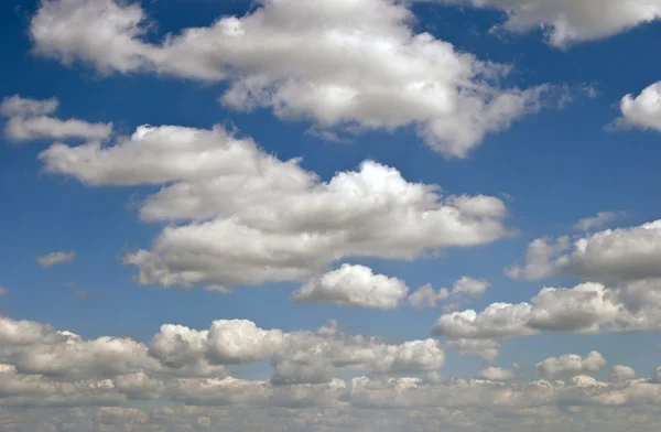 De wolken zijn op sky — Stockfoto
