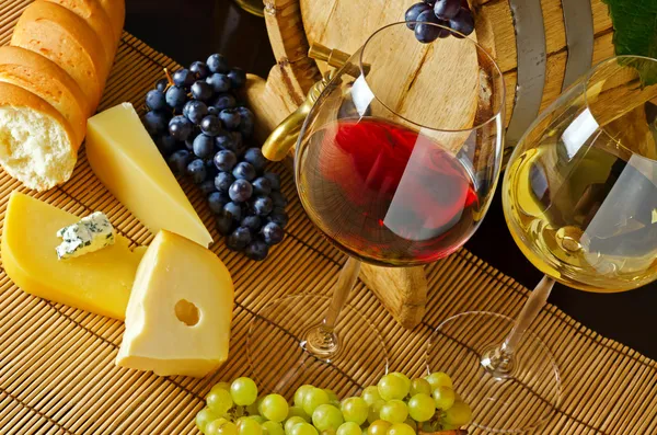 와인과 치즈 스톡 사진