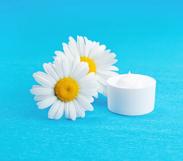 Daisy moisturizer — Stock Photo, Image