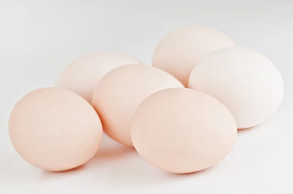 Sechs frische Eier aus nächster Nähe — Stockfoto