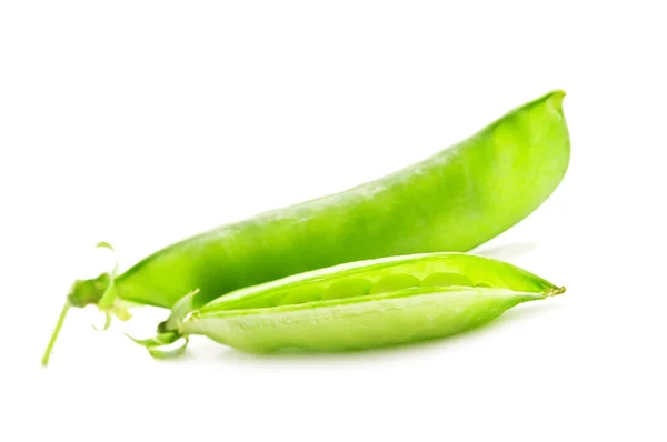 白に隔離された緑のエンドウ豆 — ストック写真