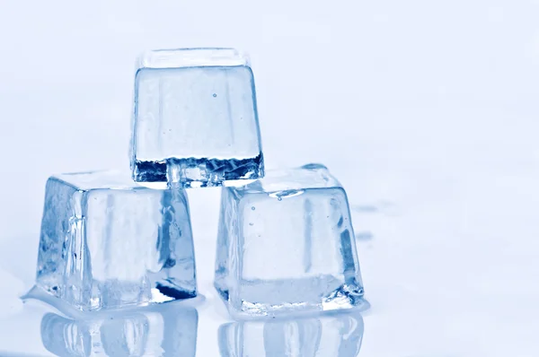 Frescura cubo de gelo azul closeup — Fotografia de Stock