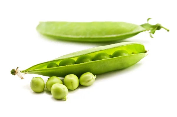 Pisello verde isolato su bianco — Foto Stock