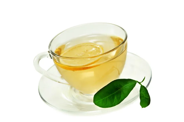 Лимонный чай, изолированный на белом — стоковое фото