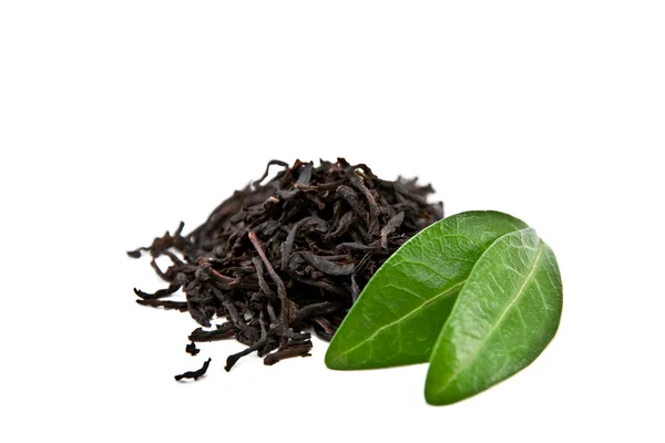 Schwarzer Tee mit Blatt — Stockfoto