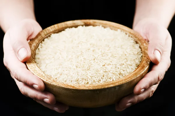 Rijst in houten plaat — Stockfoto