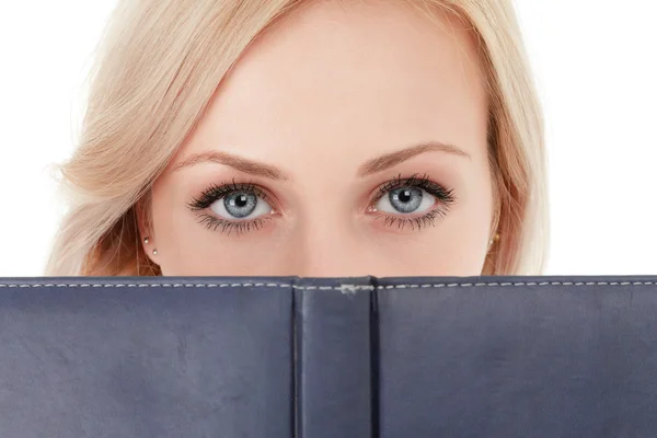 Vrouw lezen boek — Stockfoto