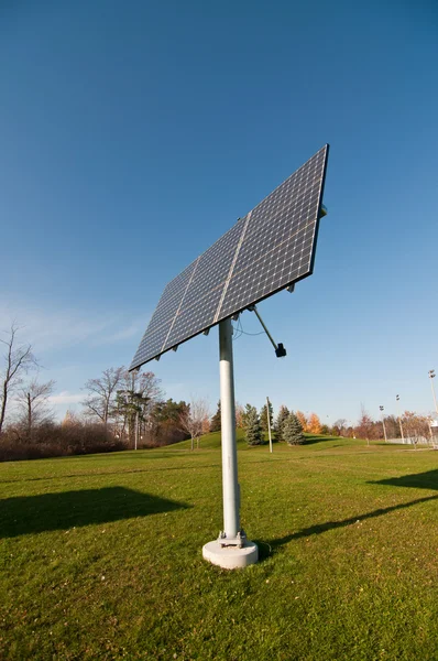 Energia renovável - Energia solar — Fotografia de Stock