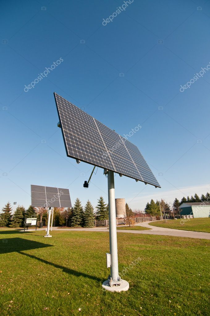 Energie rinnovabili energia solare — foto stock © brianguest ... Pannelli solari mobili