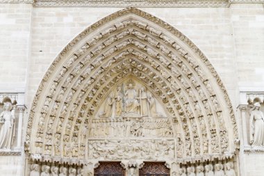 Notre dame Katedrali giriş heykeller