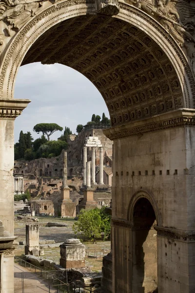 罗马论坛拱 — 图库照片