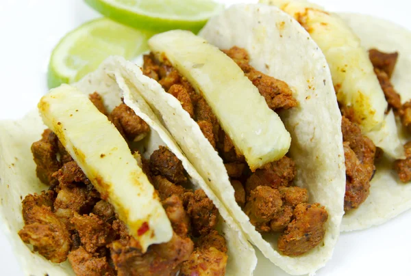 Tacos al pastor mexikansk maträtt — Stockfoto