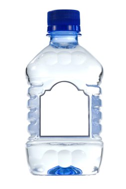 beyaz zemin üzerine su şişe
